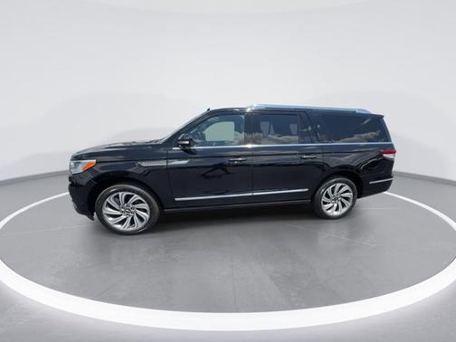 Black Metallic 2022 Lincoln Navigator L Reserve