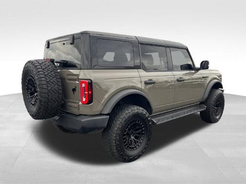 Beige 2025 Ford Bronco Outer Banks