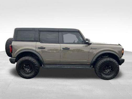 Beige 2025 Ford Bronco Outer Banks