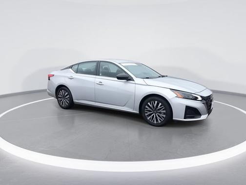 Brilliant Silver Metallic 2024 Nissan Altima 2.5 SV