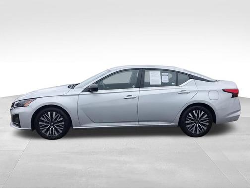 Brilliant Silver Metallic 2024 Nissan Altima 2.5 SV