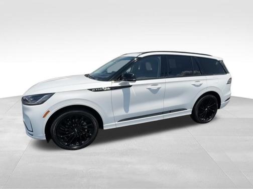 Pristine White Metallic Tri-Coat 2026 Lincoln Aviator Reserve