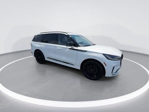 Pristine White Metallic Tri-Coat 2026 Lincoln Aviator Reserve