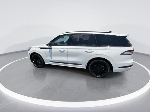 Pristine White Metallic Tri-Coat 2026 Lincoln Aviator Reserve