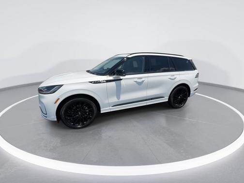 Pristine White Metallic Tri-Coat 2026 Lincoln Aviator Reserve