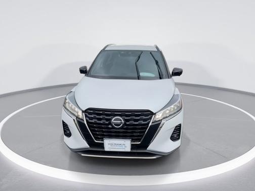 Aspen White Tricoat 2021 Nissan Kicks SR