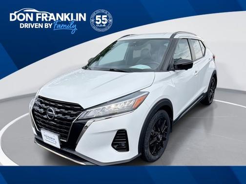 Aspen White Tricoat 2021 Nissan Kicks SR