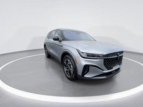 Silver Radiance Metallic Clearcoat 2026 Lincoln Nautilus Premiere