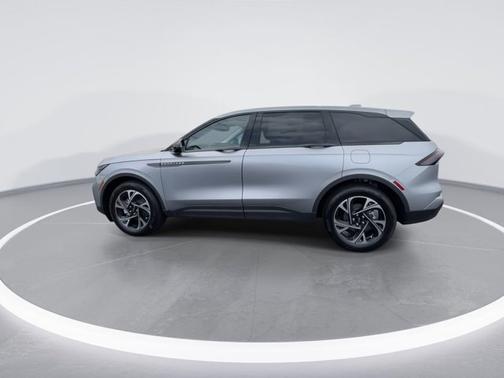 Silver Radiance Metallic Clearcoat 2026 Lincoln Nautilus Premiere