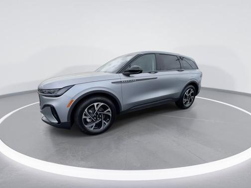 Silver Radiance Metallic Clearcoat 2026 Lincoln Nautilus Premiere