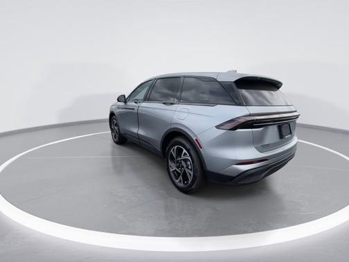 Silver Radiance Metallic Clearcoat 2026 Lincoln Nautilus Premiere