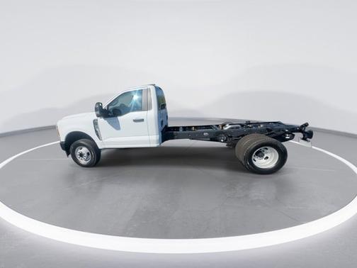 Oxford White 2026 Ford F-350 XL