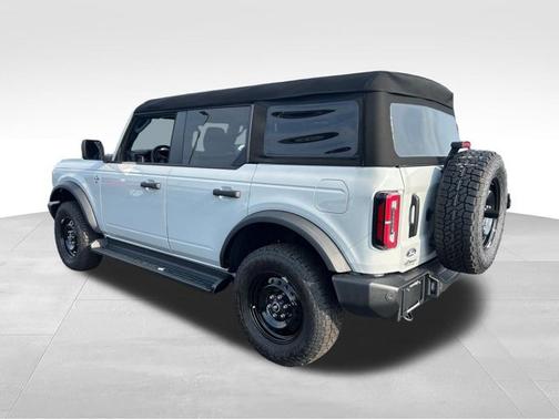 Avalanche Gray 2026 Ford Bronco Outer Banks