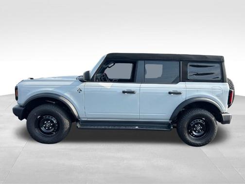 Avalanche Gray 2026 Ford Bronco Outer Banks