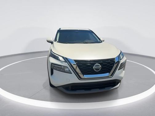 Pearl White Tricoat 2021 Nissan Rogue SV
