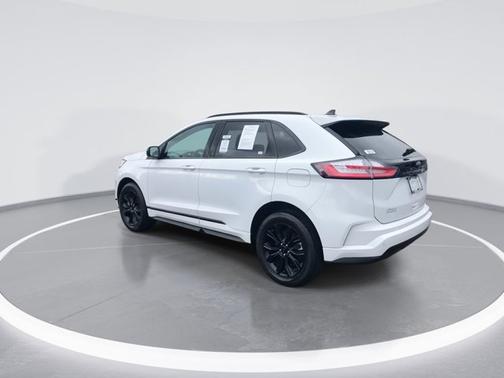 Oxford White 2022 Ford Edge SE