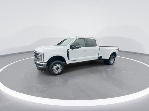 Oxford White 2026 Ford F-350 XLT