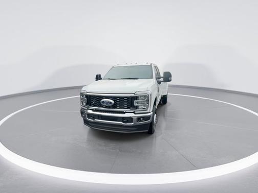 Oxford White 2026 Ford F-350 XLT