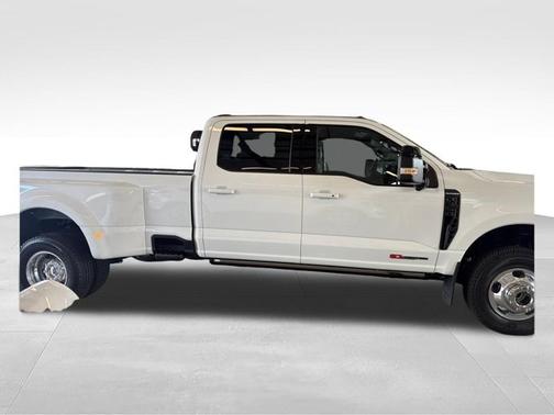 Star White Metallic Tri-Coat 2026 Ford F-350 Platinum