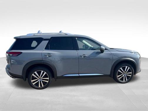 Boulder Gray Pearl 2025 Nissan Pathfinder Platinum
