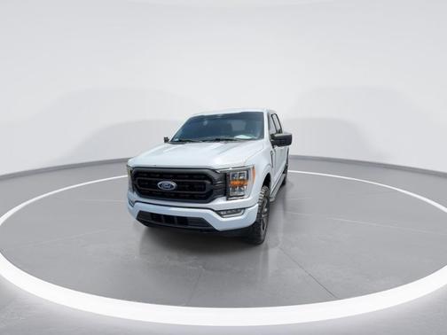 White Metallic 2022 Ford F-150 XLT