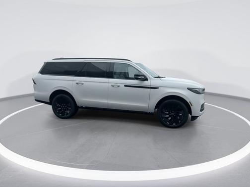 Star White Metallic Tri-Coat 2026 Lincoln Navigator L Reserve