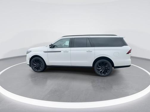 Star White Metallic Tri-Coat 2026 Lincoln Navigator L Reserve