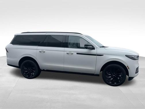 Star White Metallic Tri-Coat 2026 Lincoln Navigator L Reserve