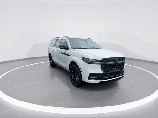 Star White Metallic Tri-Coat 2026 Lincoln Navigator L Reserve