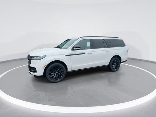 Star White Metallic Tri-Coat 2026 Lincoln Navigator L Reserve