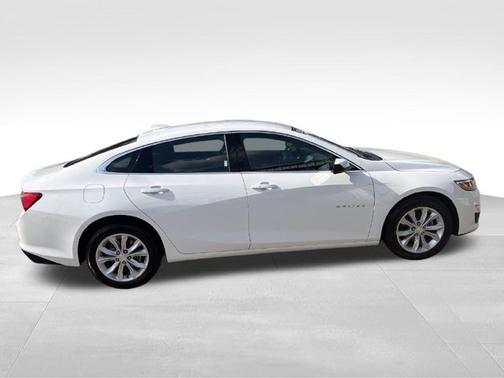 Summit White 2025 Chevrolet Malibu 1LT