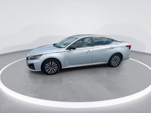 Brilliant Silver Metallic 2024 Nissan Altima 2.5 SV