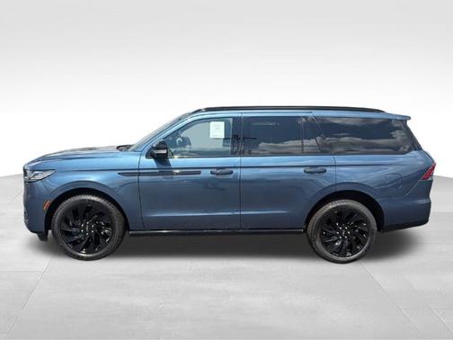 Nocturnal Blue Metallic Clearcoat 2027 Lincoln Navigator Reserve