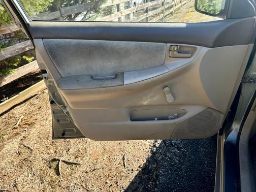 2004 Toyota Corolla LE