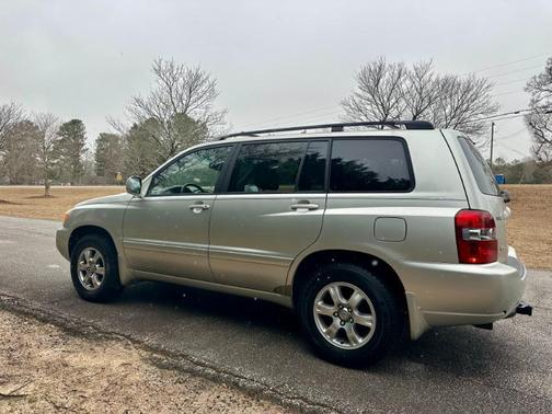 2004 Toyota Highlander Base