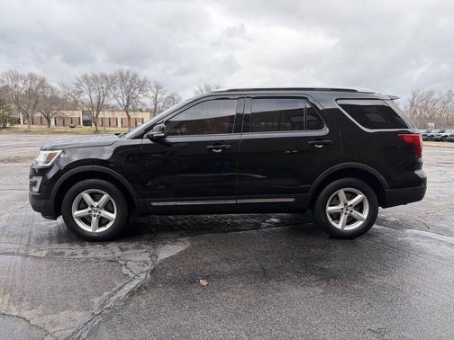 Shadow Black 2016 Ford Explorer XLT