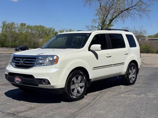 White 2015 Honda Pilot Touring