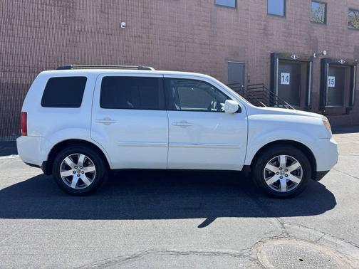White 2015 Honda Pilot Touring