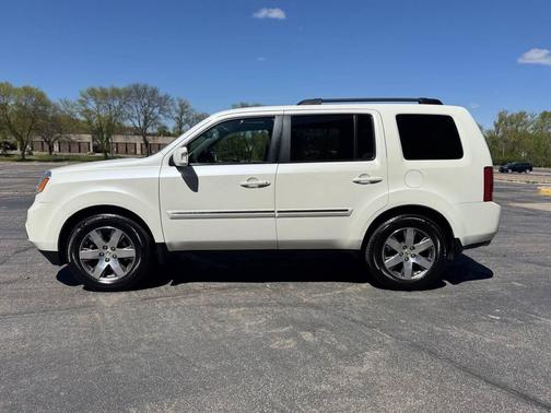 White 2015 Honda Pilot Touring