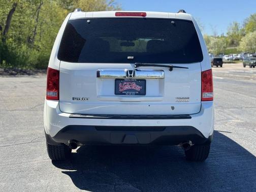 White 2015 Honda Pilot Touring