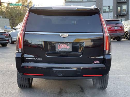 2017 Cadillac Escalade Luxury