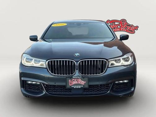 Green 2016 BMW 750 i xDrive