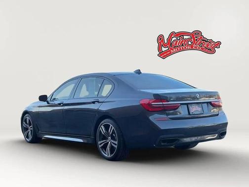 Green 2016 BMW 750 i xDrive