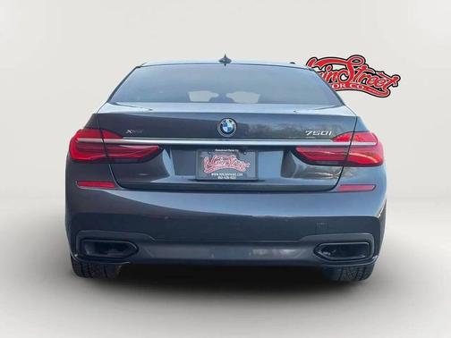 Green 2016 BMW 750 i xDrive