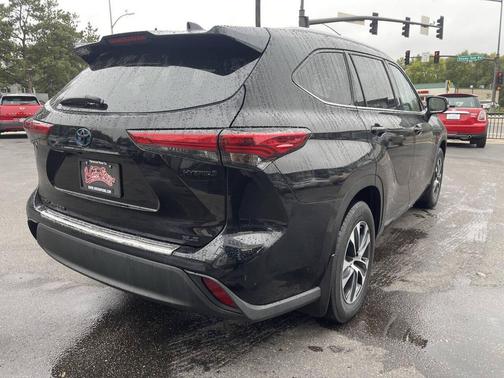 2022 Toyota Highlander Hybrid XLE