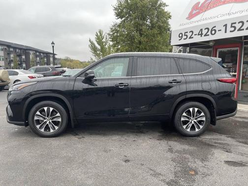 2022 Toyota Highlander Hybrid XLE