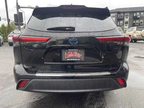 2022 Toyota Highlander Hybrid XLE