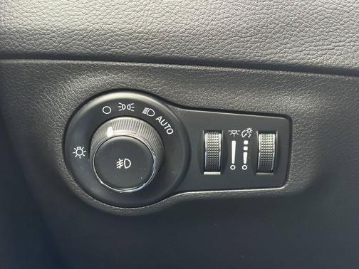 Diamond Black Crystal Pearlcoat 2018 Jeep Compass Limited