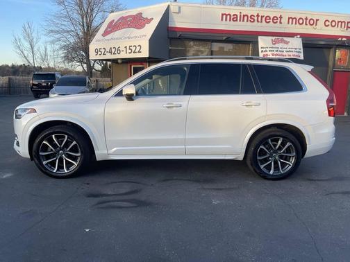 2016 Volvo XC90 T6 Momentum