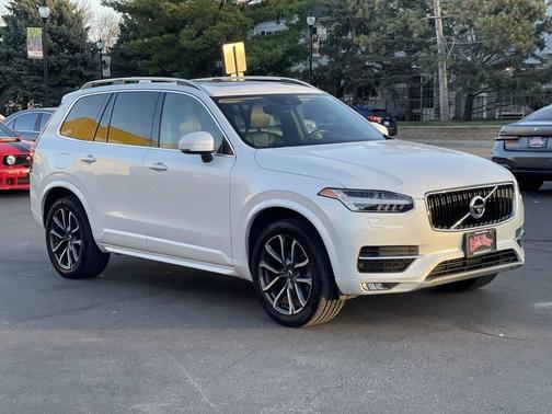 2016 Volvo XC90 T6 Momentum